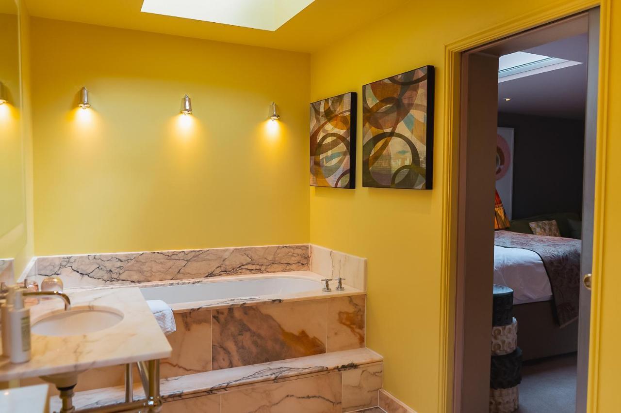 The Bird, Bath Hotel Bagian luar foto
